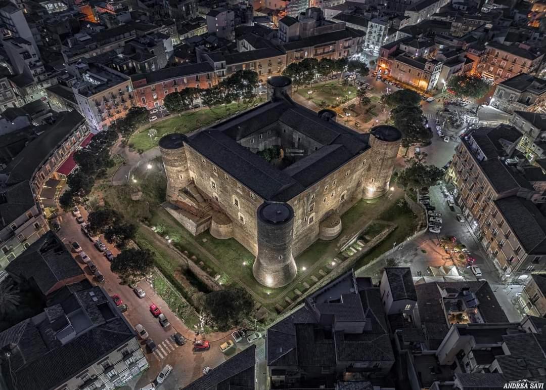 Downtown Vicino Al Duomo Apartment Catania Bagian luar foto