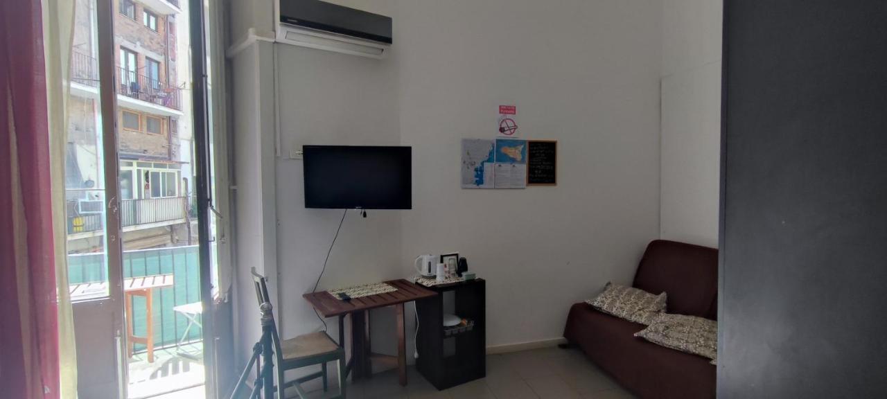 Downtown Vicino Al Duomo Apartment Catania Bagian luar foto